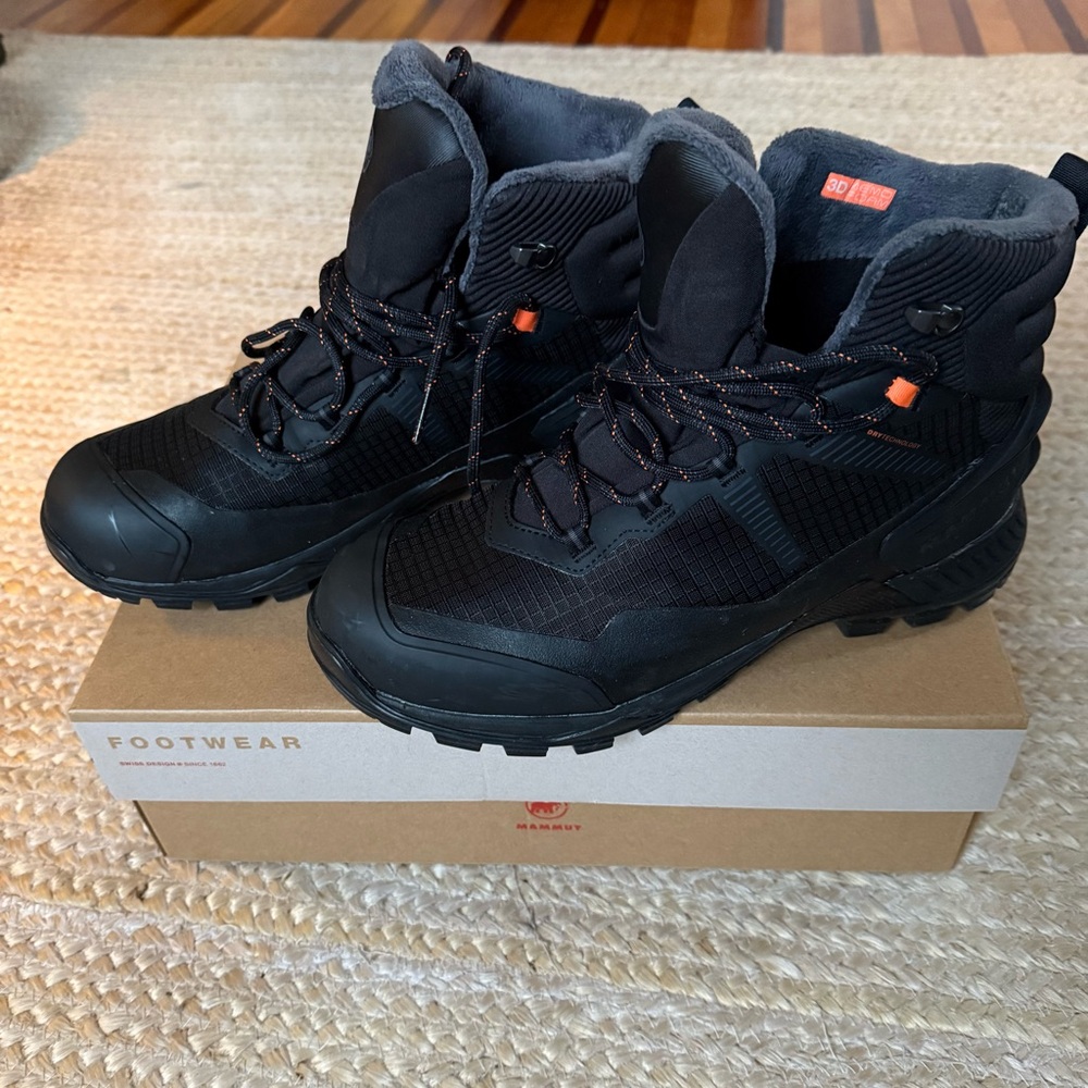 Mammut Blackfin mid-height winter hiking boot, waterproof & insulated, M9.5